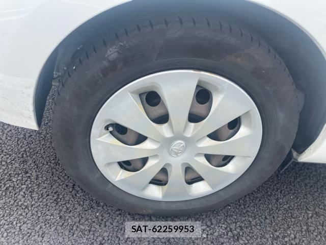 Toyota AQUA 2013-08 8878695-6