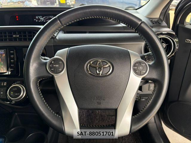 Toyota AQUA 2015-08 8878686-15