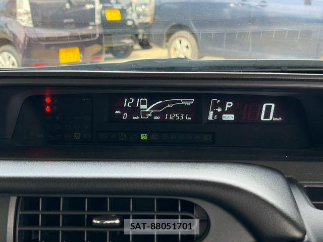 Toyota AQUA 2015-08 8878686-16