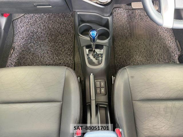 Toyota AQUA 2015-08 8878686-18