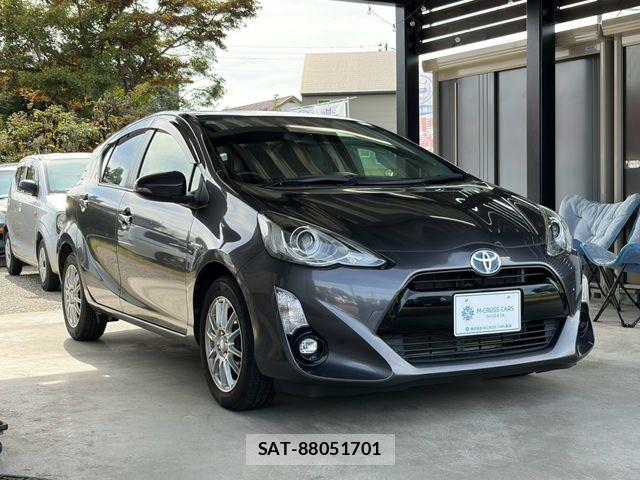 Toyota AQUA 2015-08 8878686-1