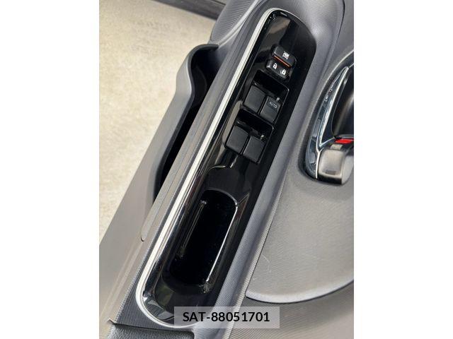 Toyota AQUA 2015-08 8878686-21