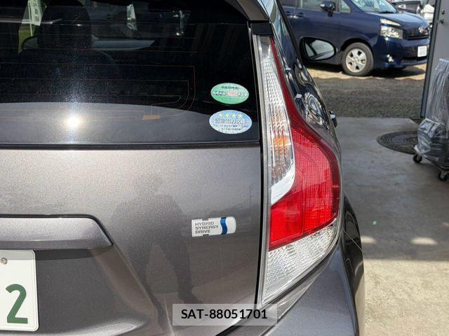 Toyota AQUA 2015-08 8878686-26