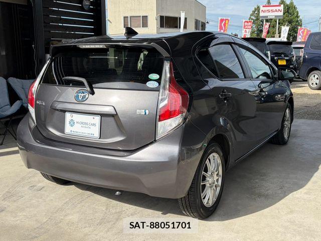 Toyota AQUA 2015-08 8878686-4