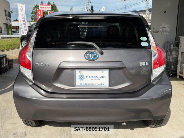 Toyota AQUA 2015-08 8878686-6
