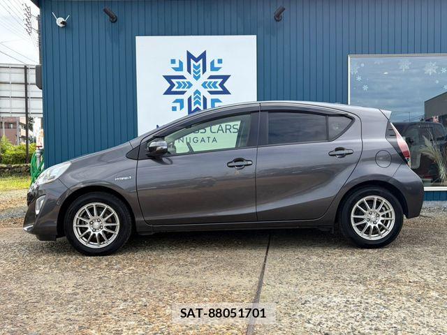 Toyota AQUA 2015-08 8878686-8