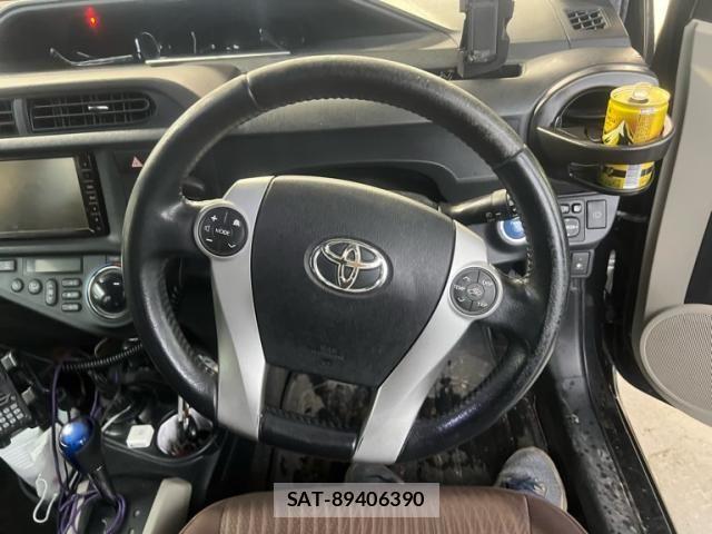 Toyota AQUA 2012-01 8878701-11