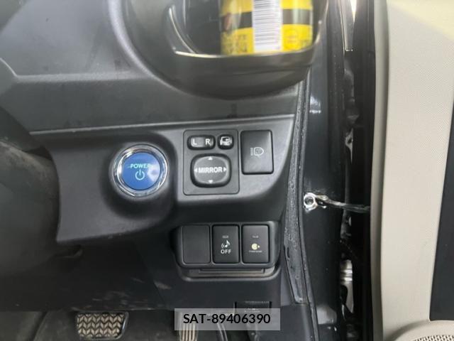 Toyota AQUA 2012-01 8878701-12