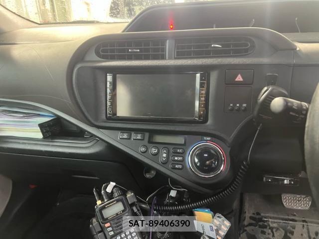 Toyota AQUA 2012-01 8878701-14