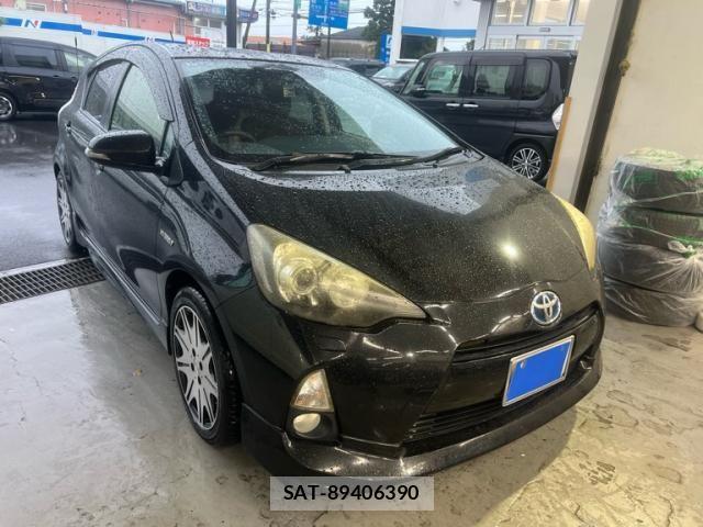 Toyota AQUA 2012-01 8878701-2