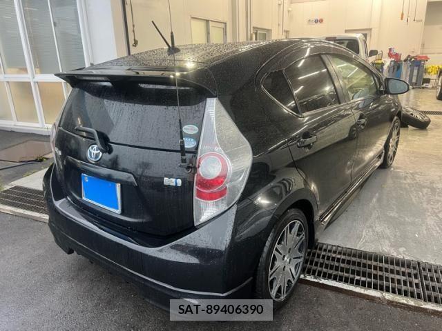 Toyota AQUA 2012-01 8878701-4