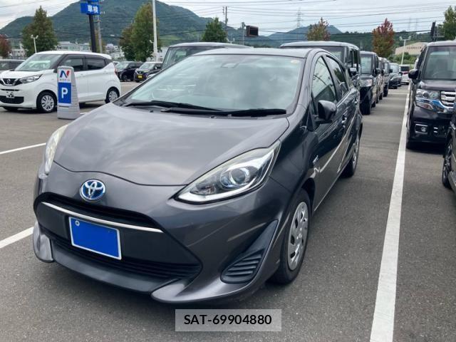 Toyota AQUA 2018-08 8878684-0