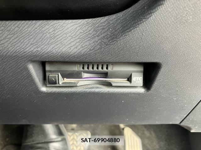 Toyota AQUA 2018-08 8878684-15