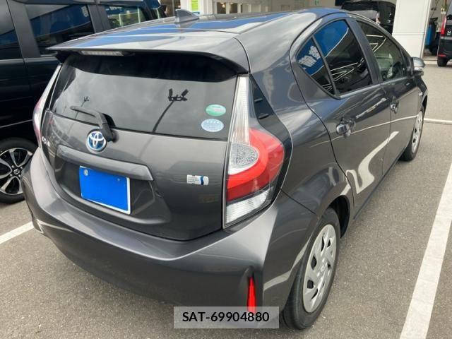 Toyota AQUA 2018-08 8878684-2