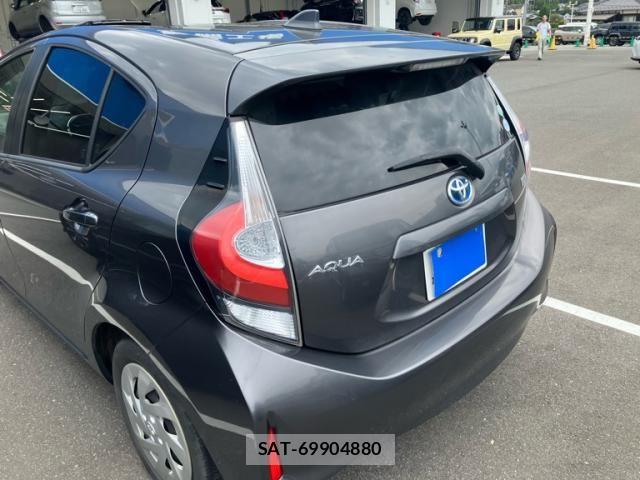 Toyota AQUA 2018-08 8878684-3