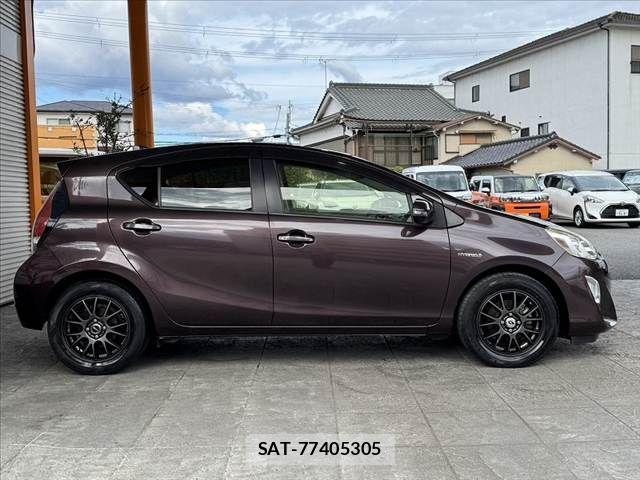 Toyota AQUA 2016-01 8878677-9