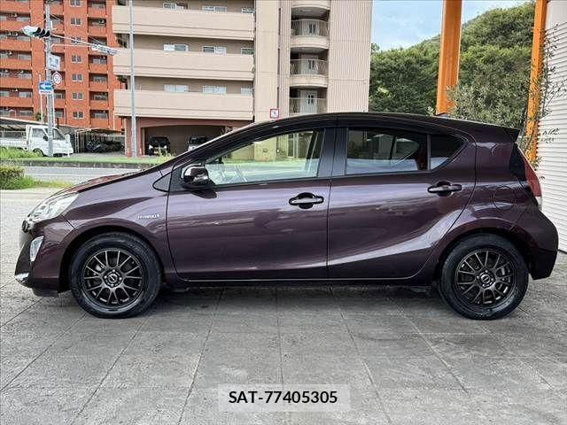 Toyota AQUA 2016-01 8878677-10