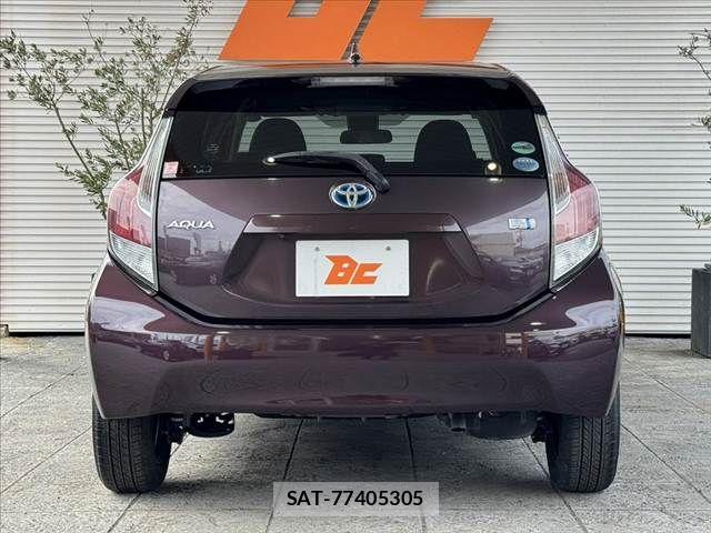 Toyota AQUA 2016-01 8878677-12