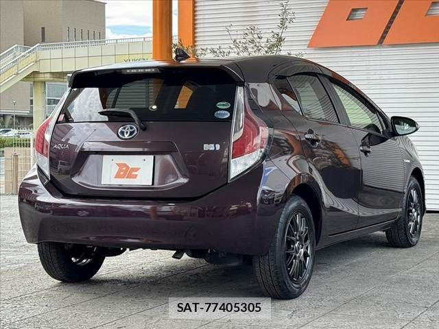 Toyota AQUA 2016-01 8878677-13