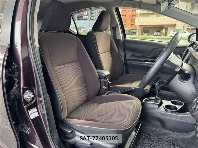Toyota AQUA 2016-01 8878677-14