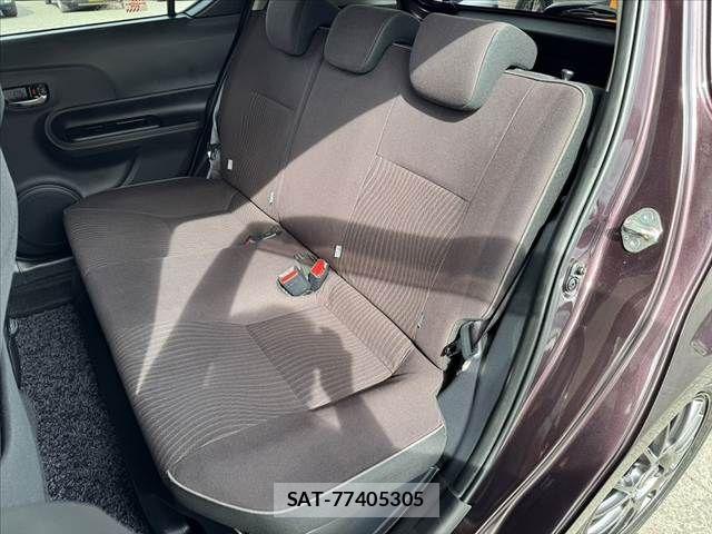 Toyota AQUA 2016-01 8878677-17