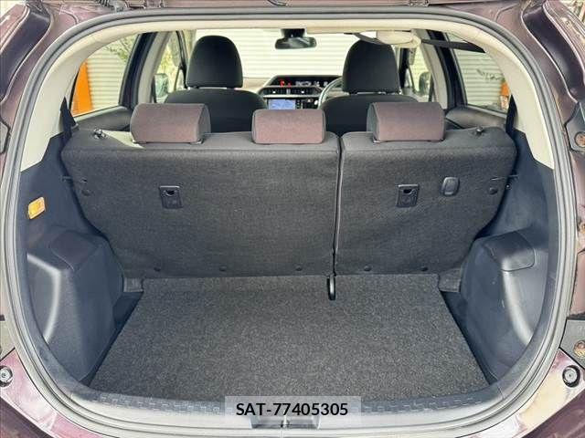 Toyota AQUA 2016-01 8878677-18