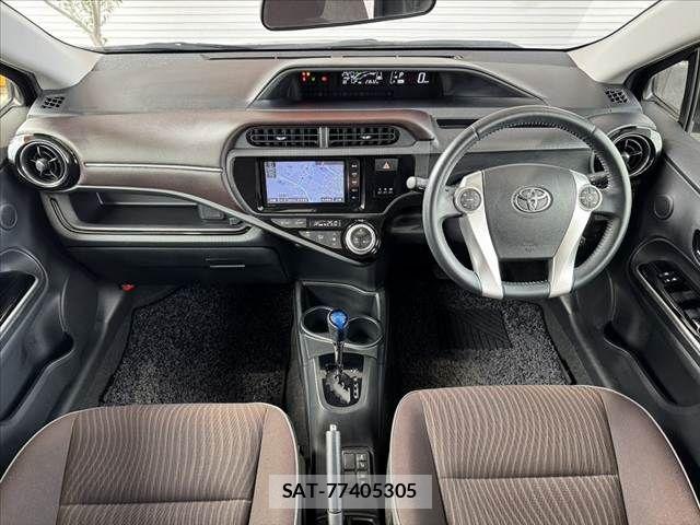 Toyota AQUA 2016-01 8878677-1