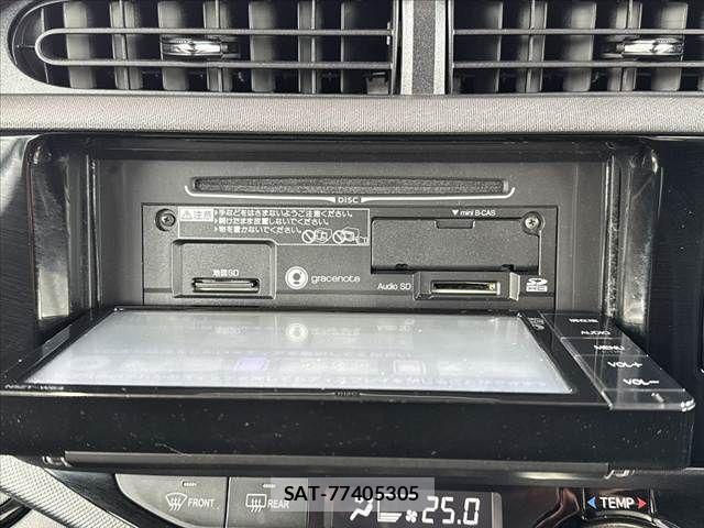 Toyota AQUA 2016-01 8878677-22