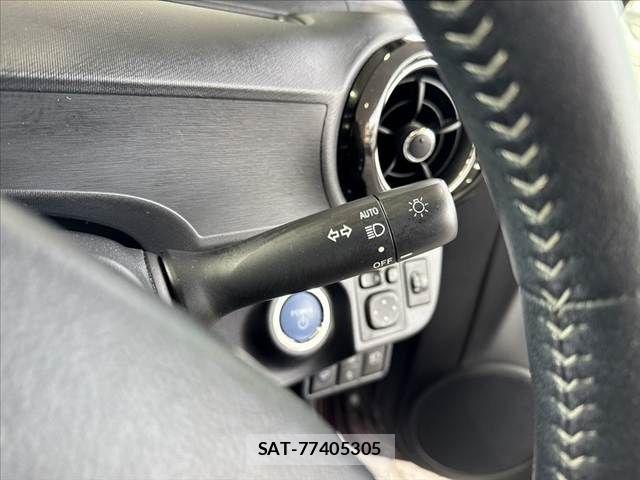 Toyota AQUA 2016-01 8878677-29