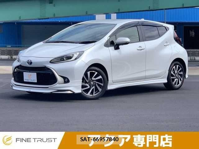 Toyota AQUA 2021-09 8878647-0