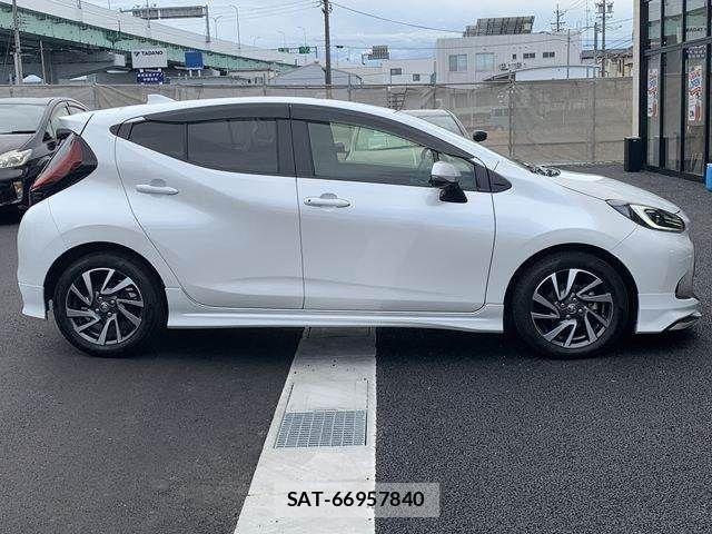 Toyota AQUA 2021-09 8878647-17