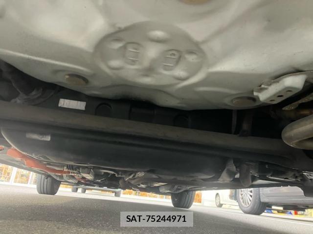 Toyota AQUA 2012-02 8878698-11