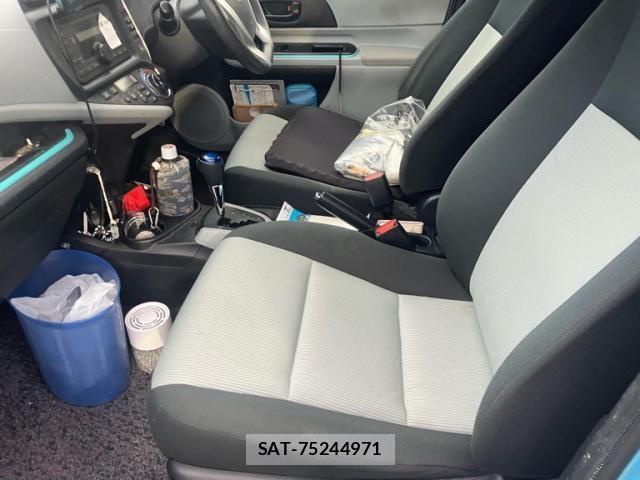Toyota AQUA 2012-02 8878698-13