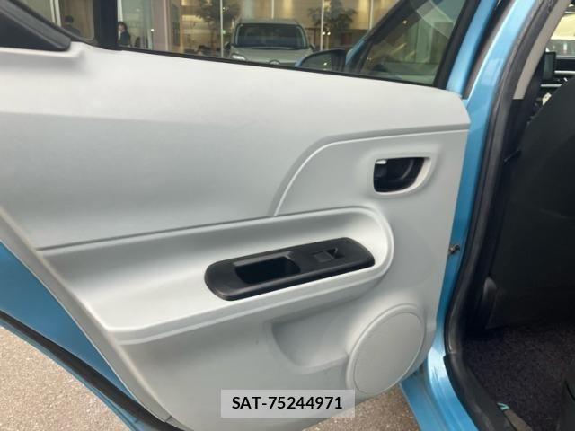 Toyota AQUA 2012-02 8878698-16