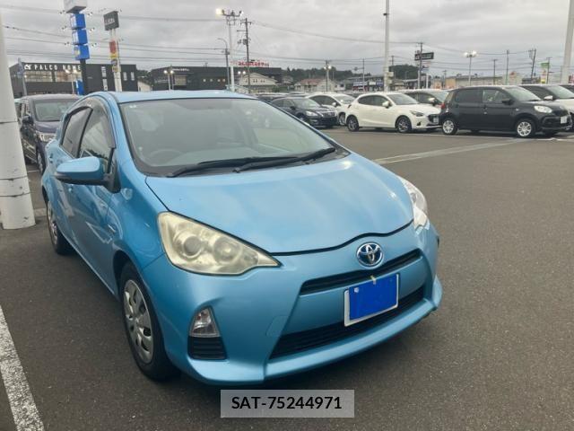 Toyota AQUA 2012-02 8878698-1