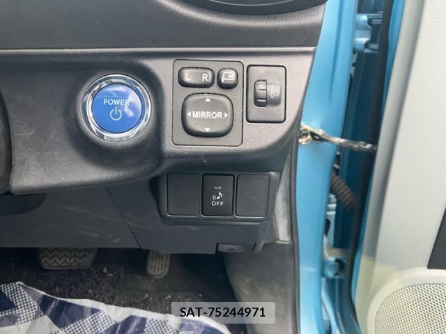 Toyota AQUA 2012-02 8878698-20