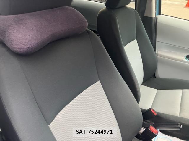 Toyota AQUA 2012-02 8878698-23