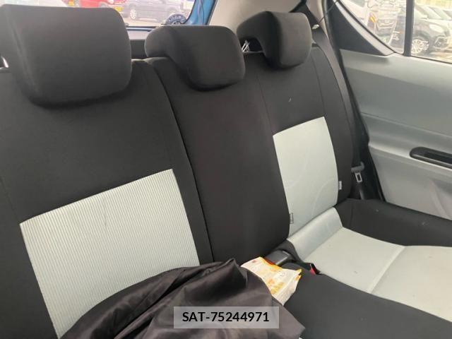 Toyota AQUA 2012-02 8878698-24