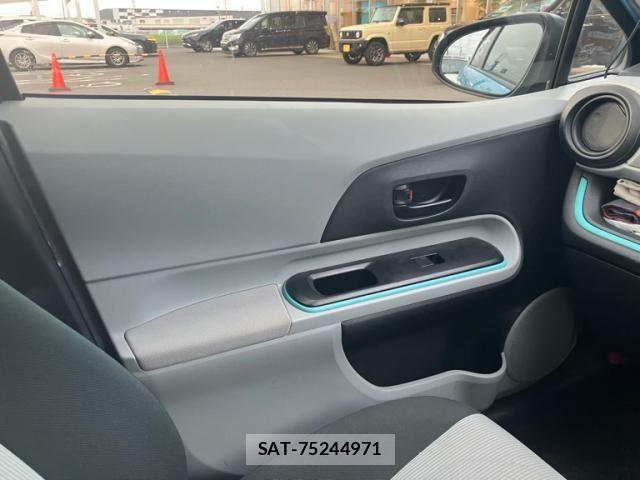 Toyota AQUA 2012-02 8878698-25