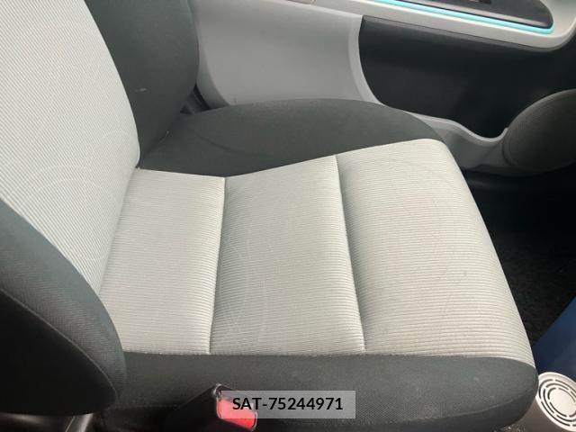 Toyota AQUA 2012-02 8878698-26