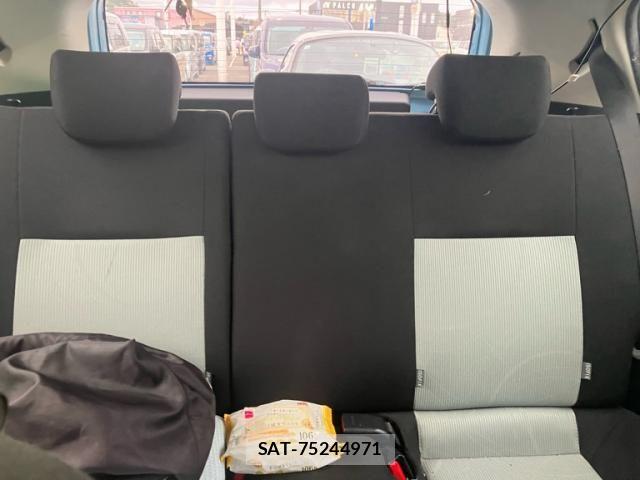 Toyota AQUA 2012-02 8878698-27