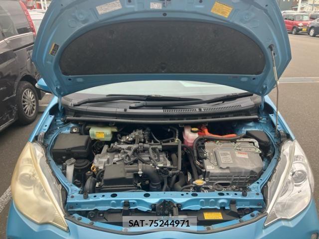 Toyota AQUA 2012-02 8878698-3