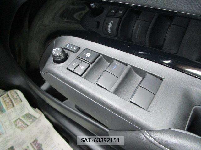 Toyota AQUA 2024-06 8878644-14