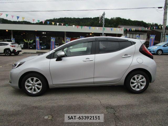 Toyota AQUA 2024-06 8878644-1
