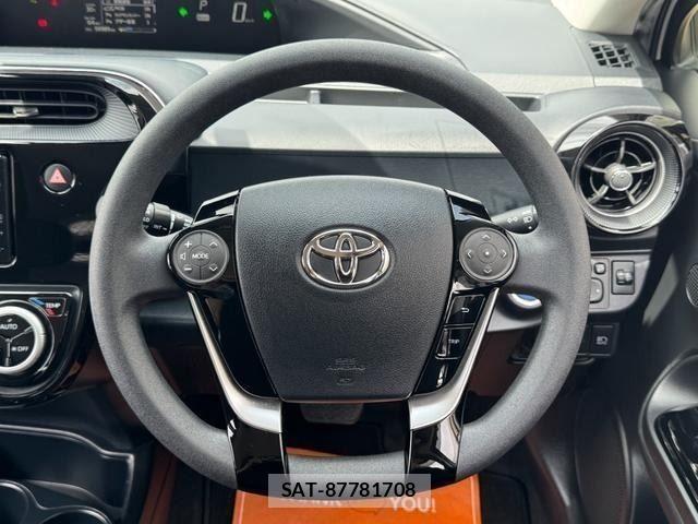 Toyota AQUA 2019-02 8878663-14