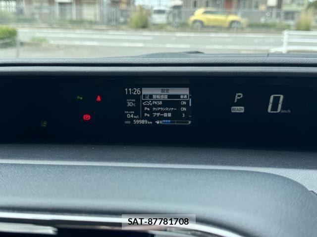 Toyota AQUA 2019-02 8878663-15