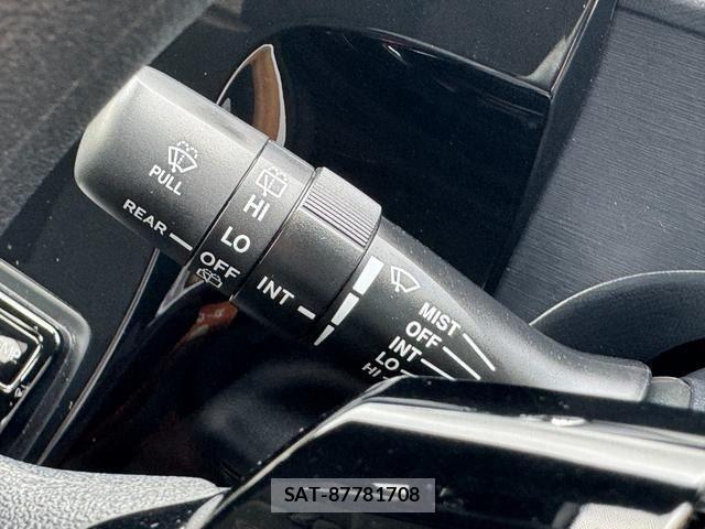 Toyota AQUA 2019-02 8878663-18
