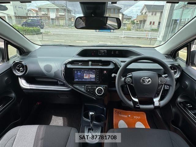 Toyota AQUA 2019-02 8878663-1