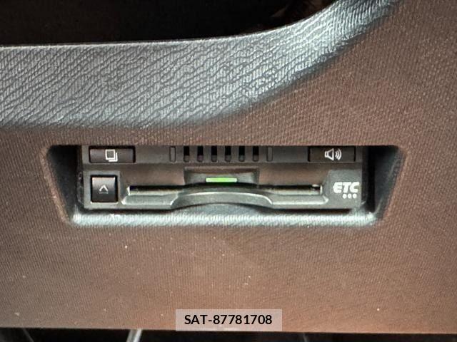 Toyota AQUA 2019-02 8878663-24