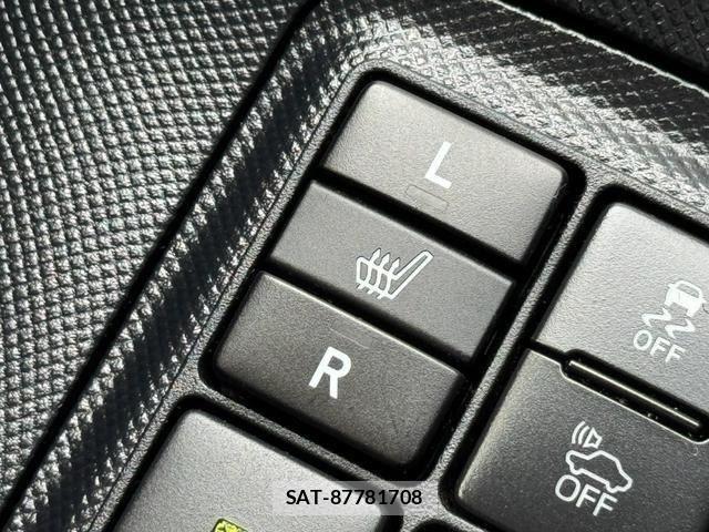 Toyota AQUA 2019-02 8878663-25